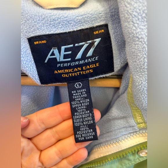 AE Vintage Snowboard Jacket - Picture 10 of 12